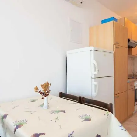 Spacious And Cozy Seafront Putniković