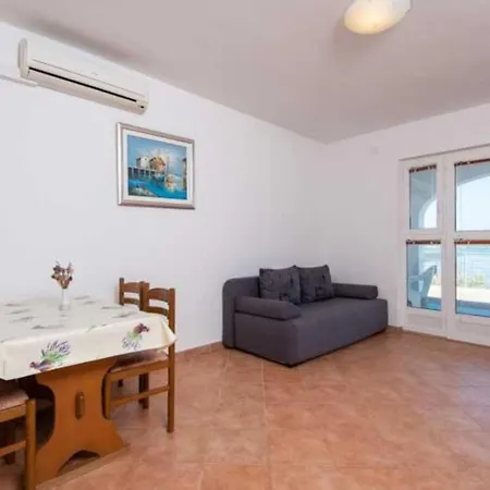 Spacious And Cozy Seafront