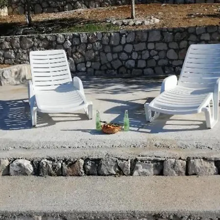 Spacious And Cozy Seafront 아파트 Putniković