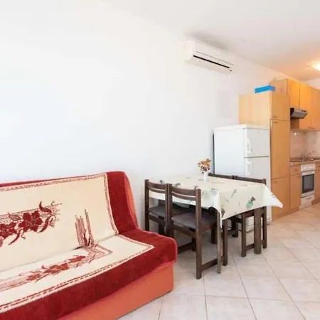 Spacious And Cozy Seafront