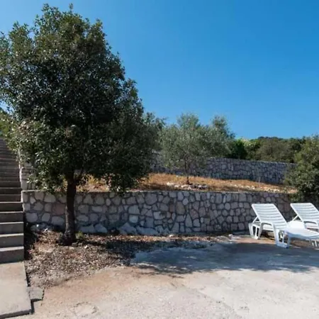 Spacious And Cozy Seafront Putniković