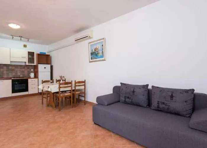 Spacious And Cozy Seafront * Putniković