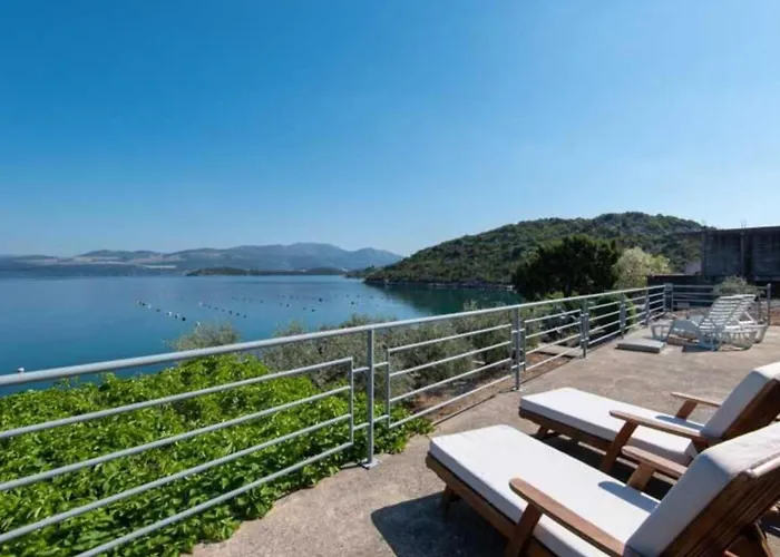 Spacious And Cozy Seafront Daire