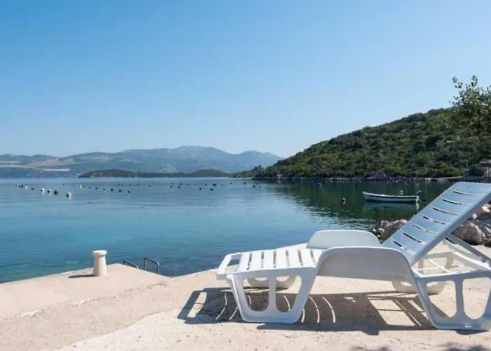 Spacious And Cozy Seafront Daire Putniković