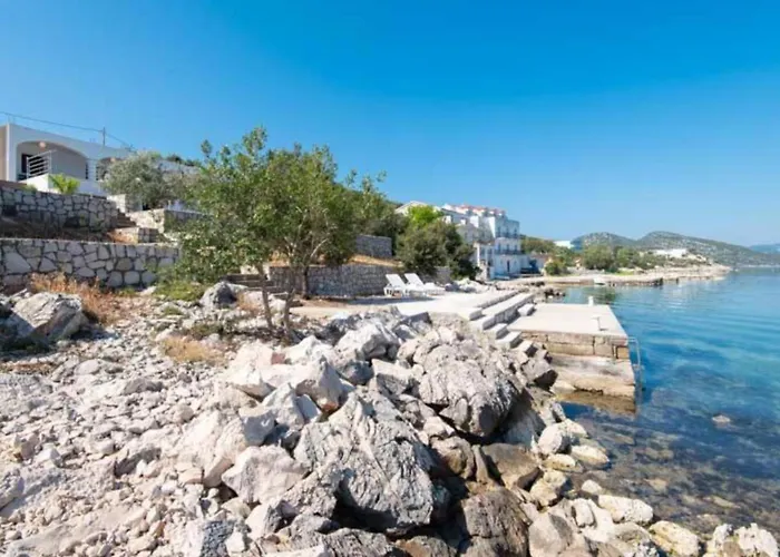 Spacious And Cozy Seafront *