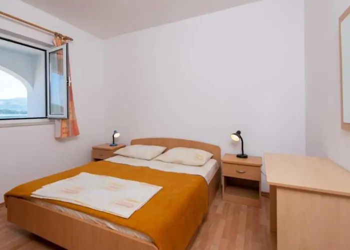 Spacious And Cozy Seafront