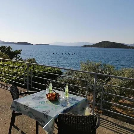 Spacious And Cozy Seafront * Putniković