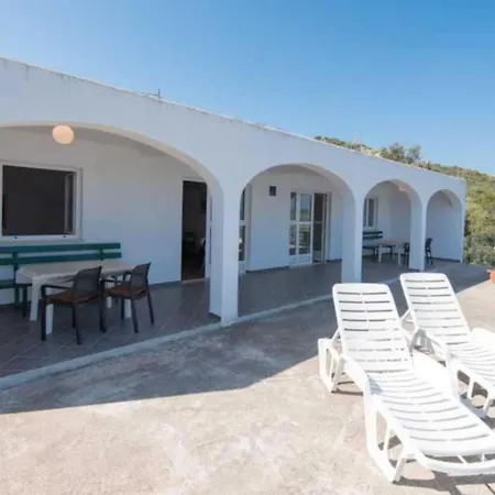 Spacious And Cozy Seafront Apartamento