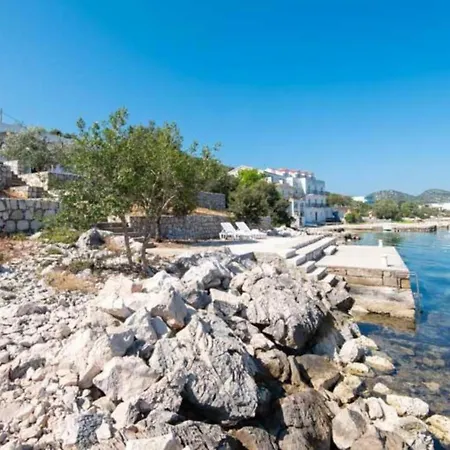 Spacious And Cozy Seafront *